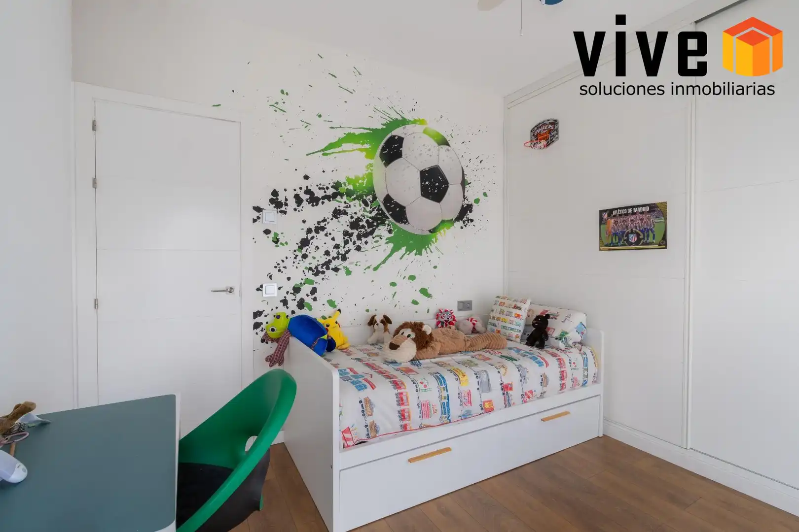 Dormitori de Casa adosada en venda en Mairena del Aljarafe amb Aire condicionat, Calefacció i Jardí privat