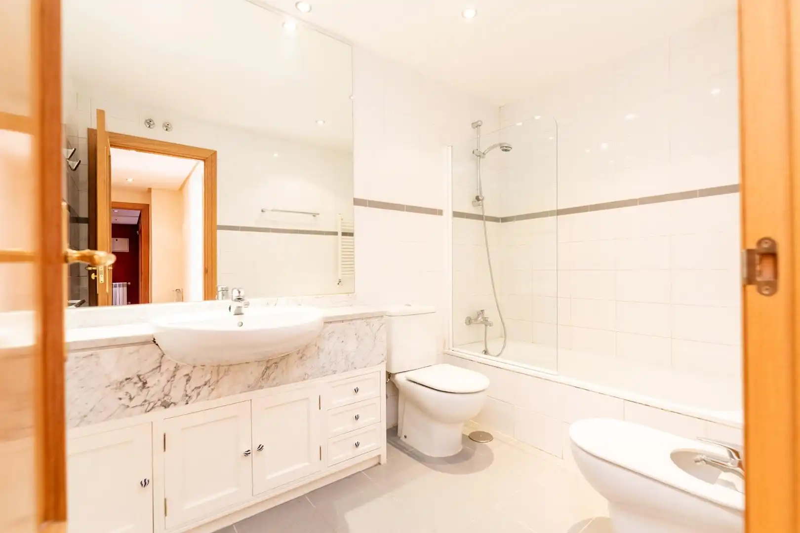 Bathroom of Flat for rent in Pozuelo de Alarcón  with Air Conditioner, Heating and Private garden