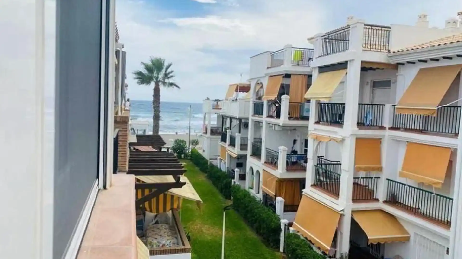 Vista exterior de Àtic de lloguer en Torrox