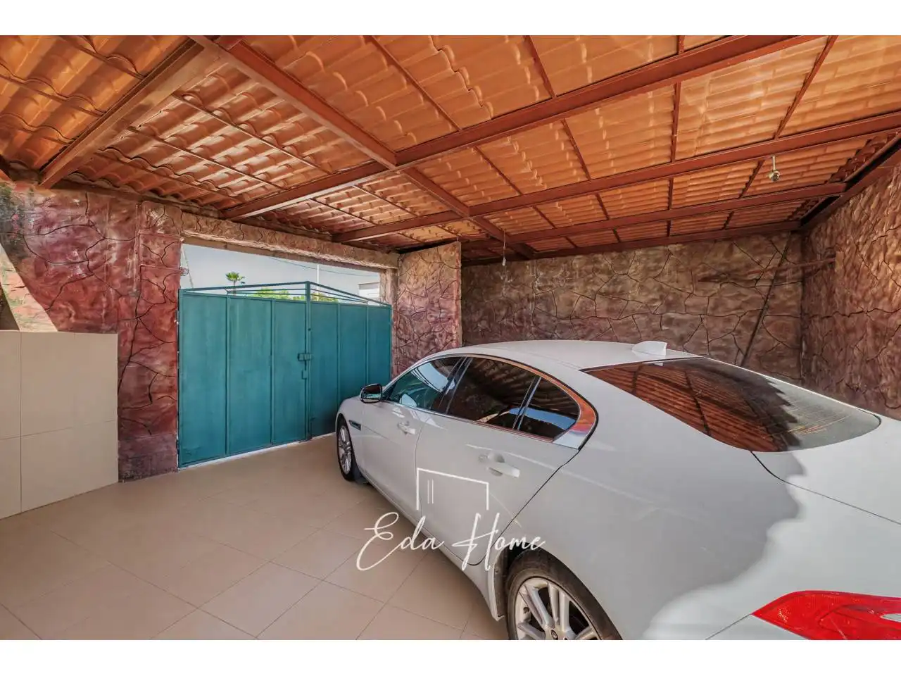 Parking of Houses for sale in Vilanova i la Geltrú