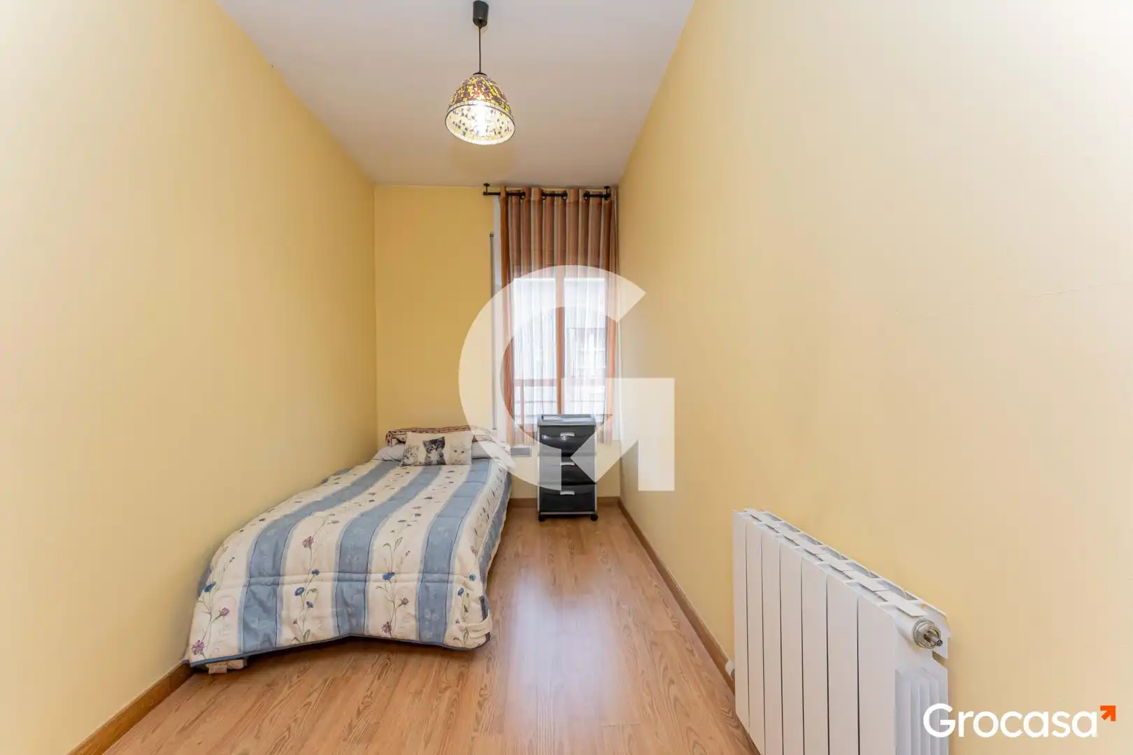 Habitación de Casa adosada en venta en Cornellà de Llobregat con Aire acondicionado, Calefacción y Trastero