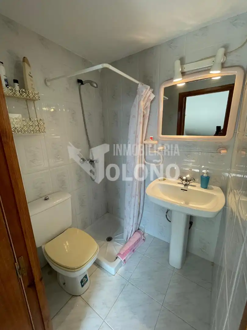 Badezimmer von Maisonette zum Verkauf in Labastida / Bastida mit Klimaanlage, Heizung und Parkett