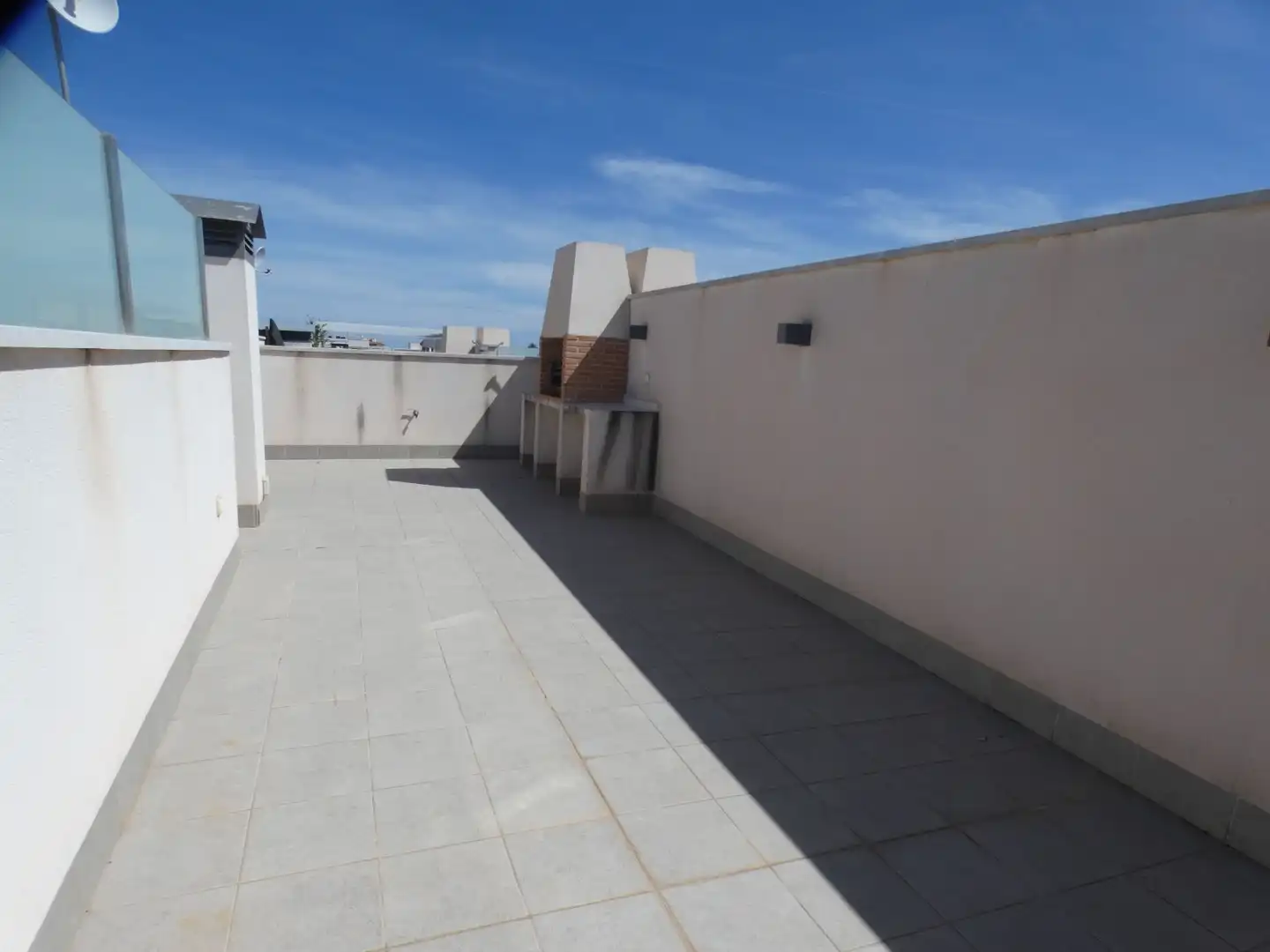 Terrasse von Einfamilien-Reihenhaus zum Verkauf in San Pedro del Pinatar mit Klimaanlage, Privatgarten und Terrasse