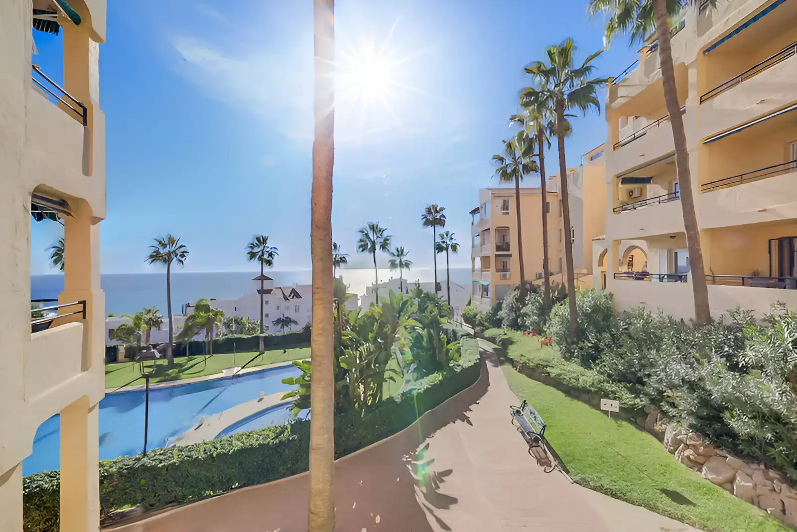 Jardín de Planta baja en venta en Benalmádena con Aire acondicionado, Terraza y Piscina
