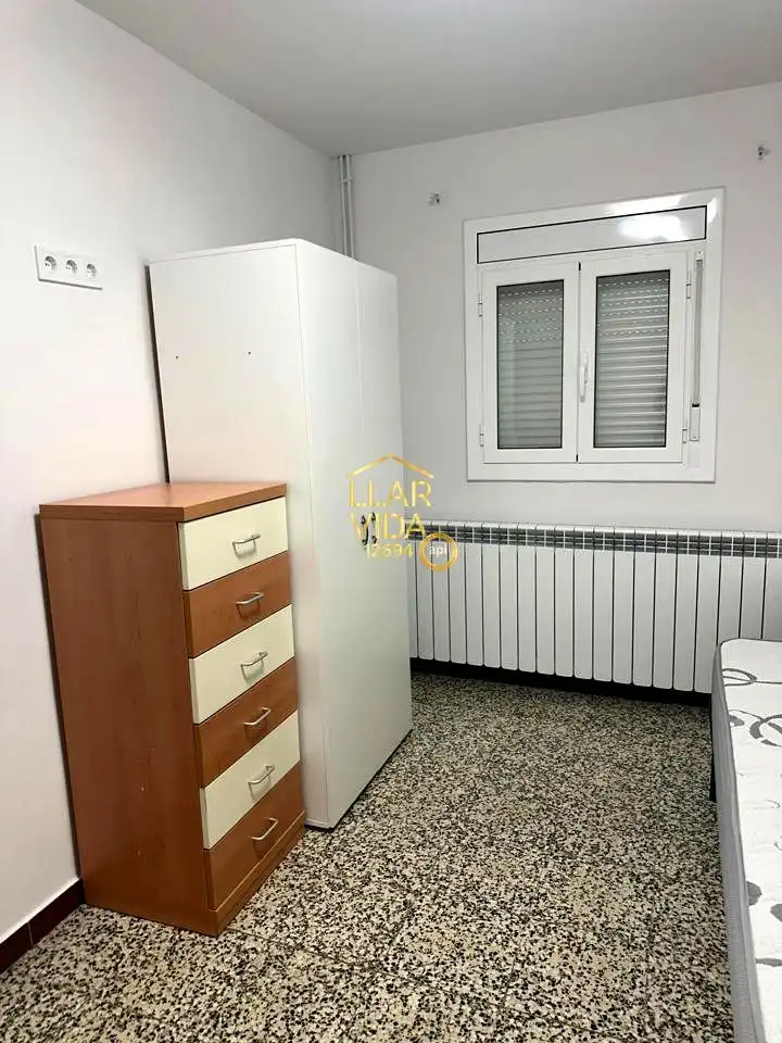 Habitación de Piso de alquiler en Lleida con Aire acondicionado, Calefacción y Amueblado
