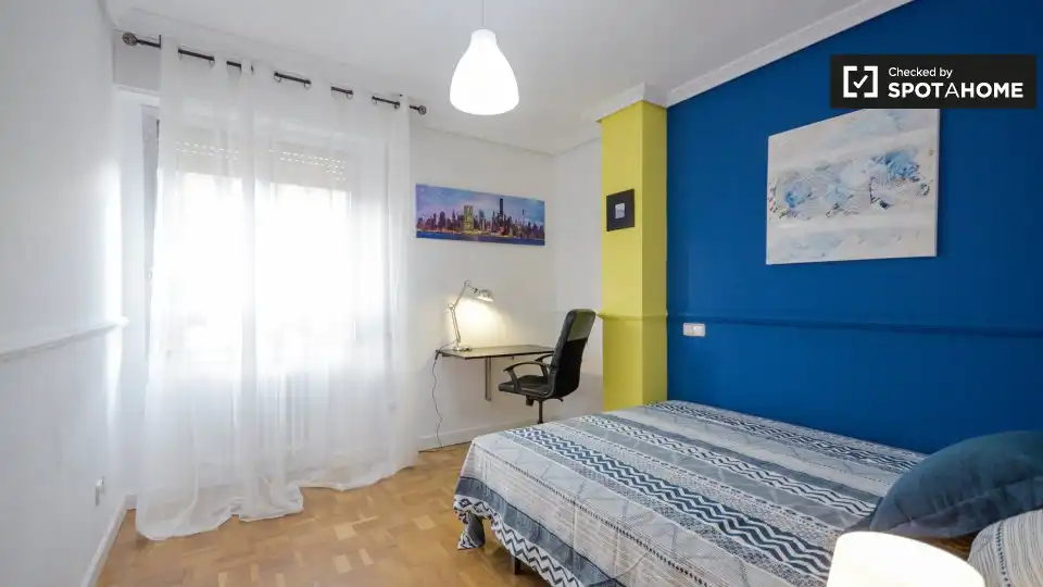 Habitación de Piso de alquiler en Alcalá de Henares con Aire acondicionado, Calefacción y Amueblado