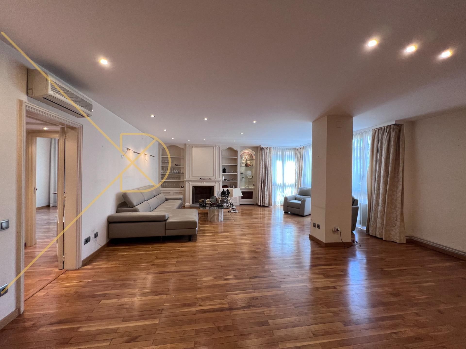 Living room of Flat for sale in  Barcelona Capital  with Air Conditioner, Heating and Terrace