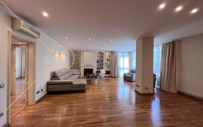 Living room of Flat for sale in  Barcelona Capital  with Air Conditioner, Heating and Terrace
