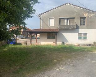 Vista exterior de Casa adosada en venda en Cabezón de la Sal amb Balcó