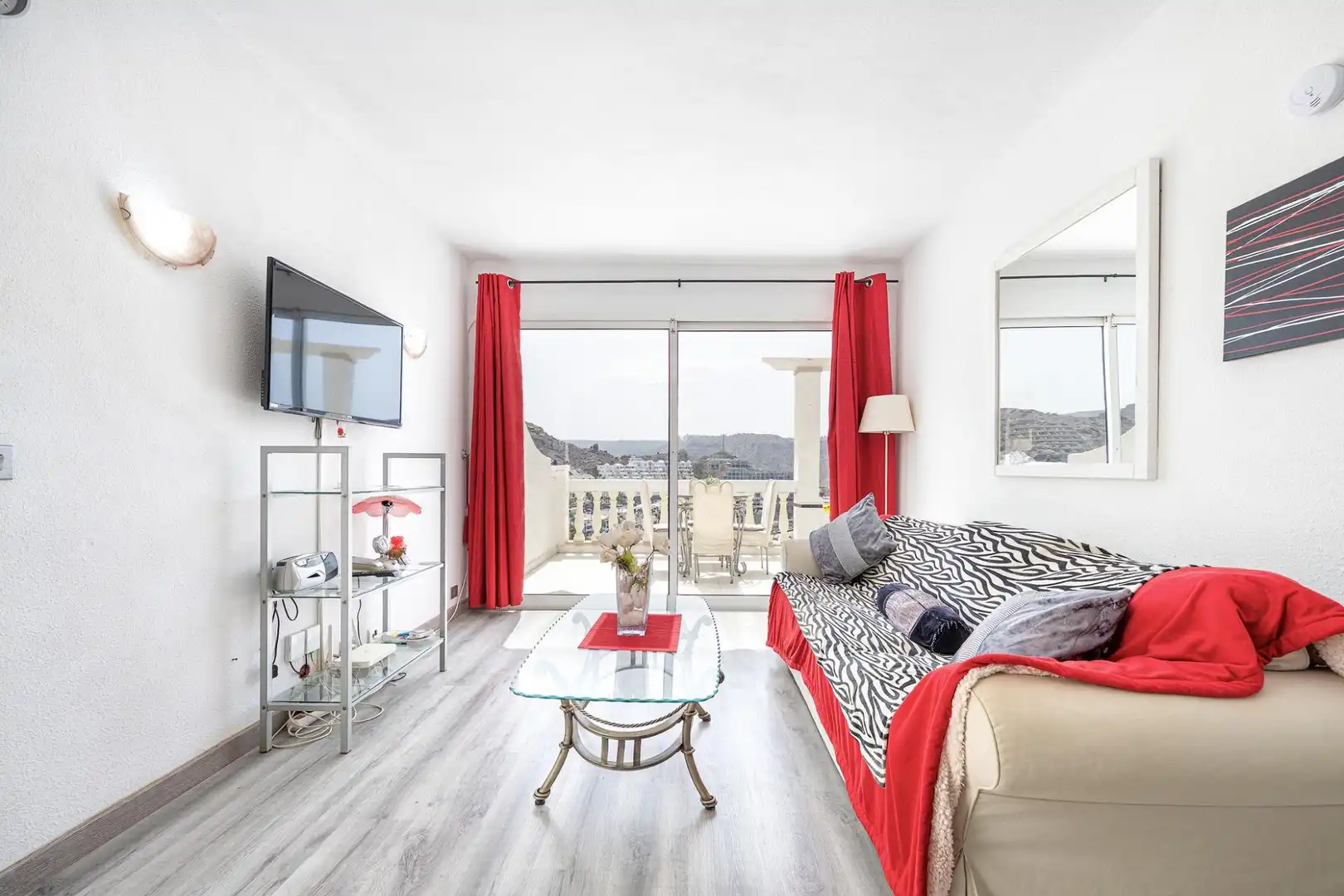 Sala d'estar de Apartament en venda en Mogán amb Terrassa, Moblat i Balcó