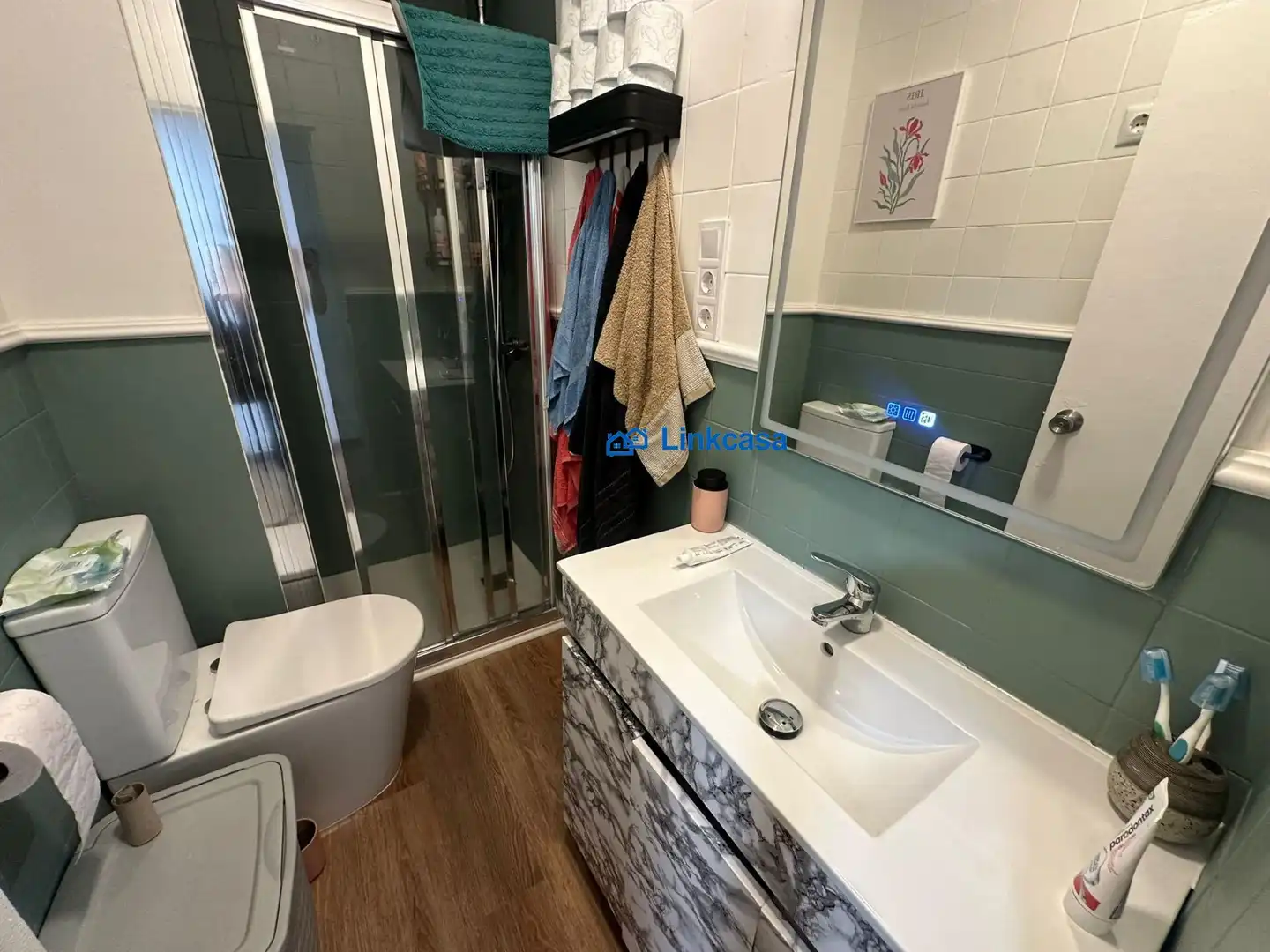 Bathroom of Flat for sale in Madrid  with Air Conditioner, Heating and Parquet flooring