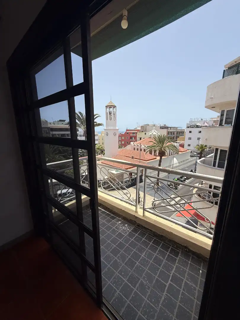 Vista exterior de Piso en venta en Arona con Horno, Microondas y Balcón
