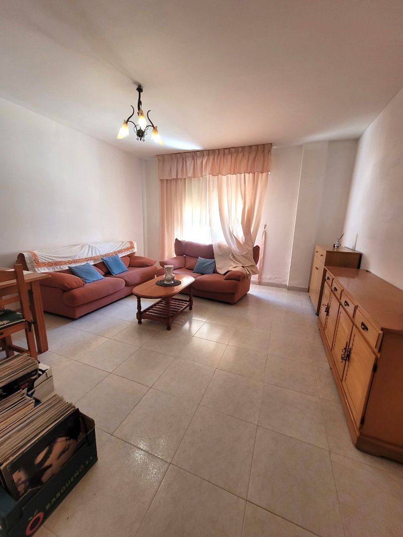 Sala d'estar de Casa adosada en venda en Valenzuela de Calatrava amb Calefacció i Moblat