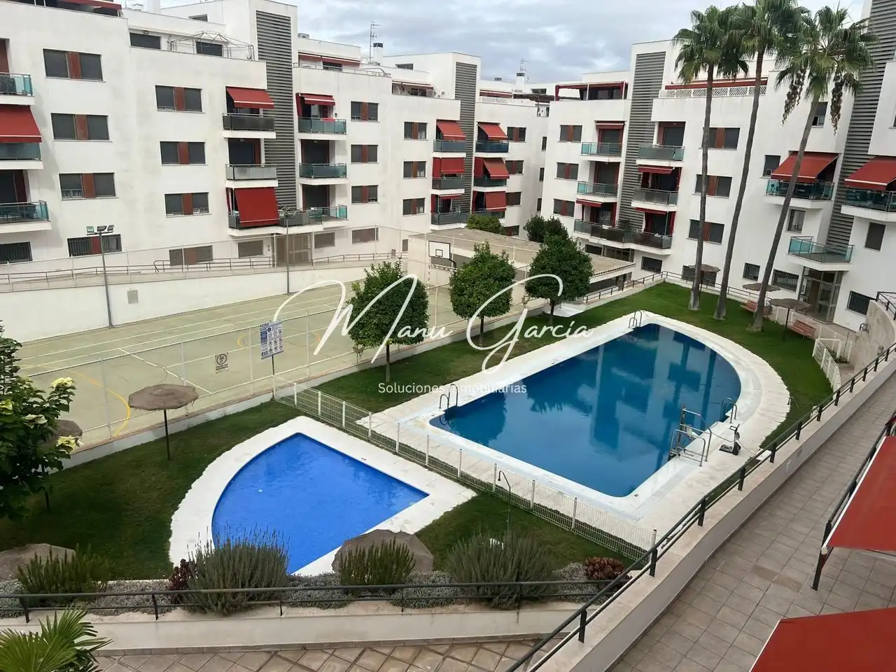 Swimming pool of Flat for rent in Lucena  with Air Conditioner, Furnished and Internet