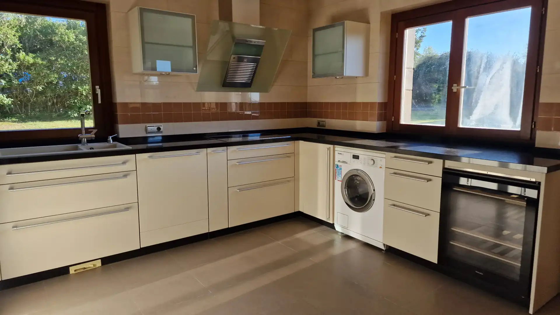 Cuina de Casa o xalet en venda en Gijón  amb Calefacció, Jardí privat i Parquet