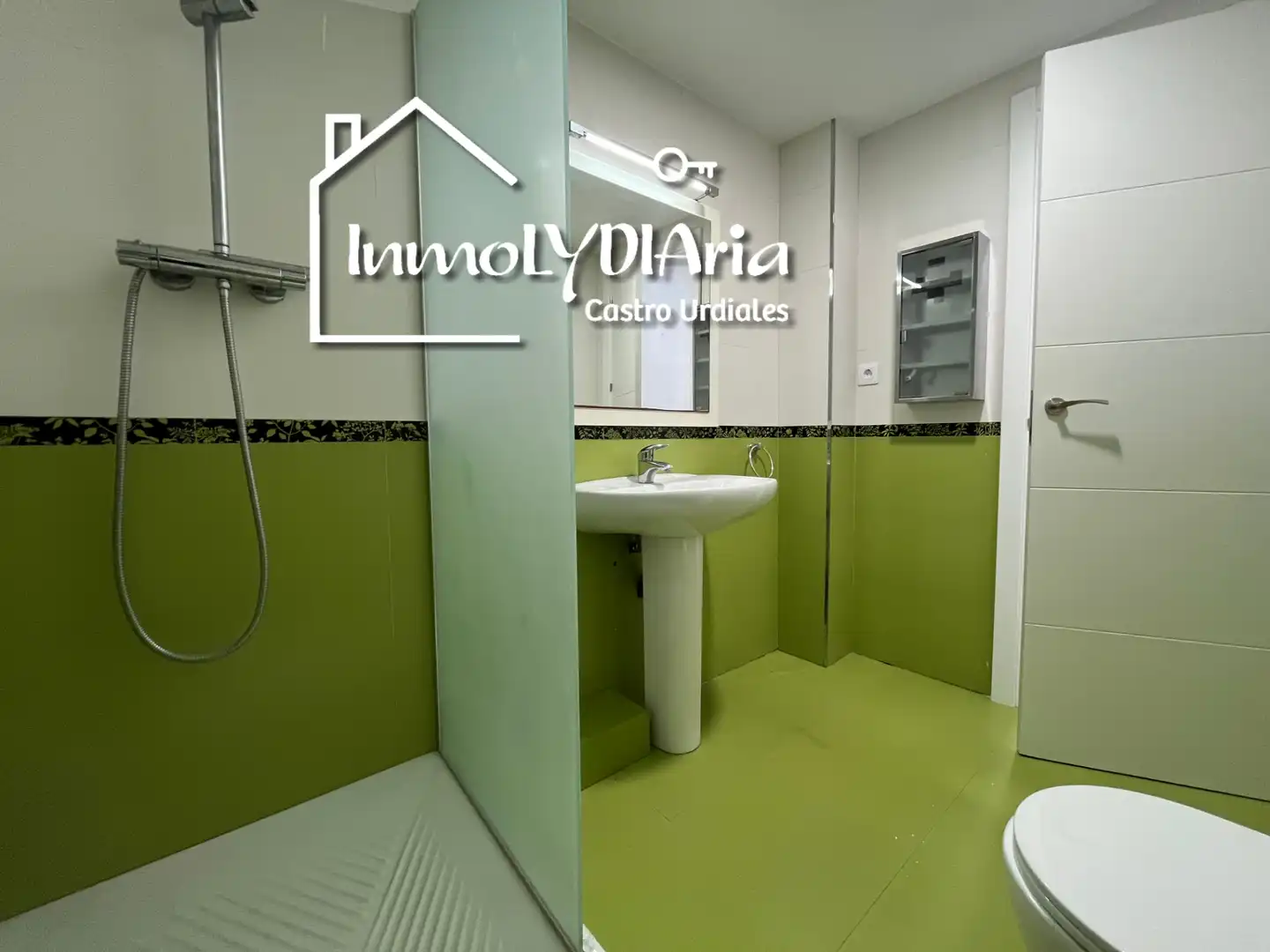 Bathroom of Houses for sale in Castro-Urdiales  with Heating, Private garden and Terrace