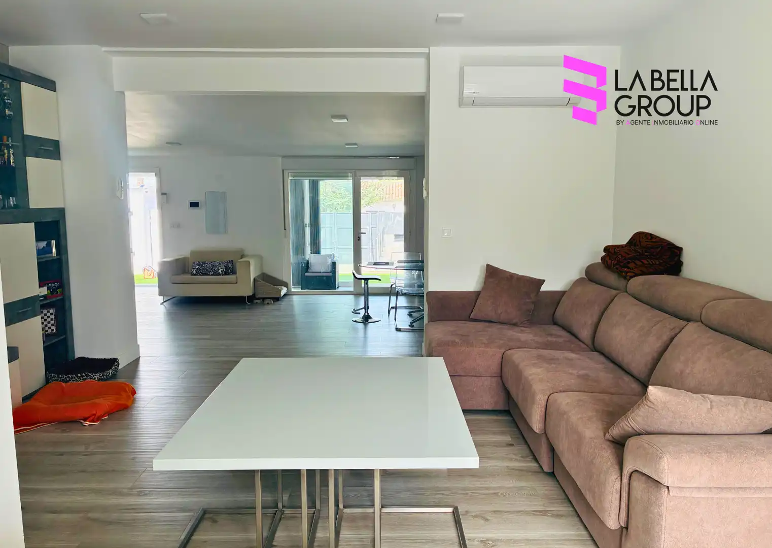 Sala d'estar de Casa o xalet en venda en Nuevo Baztán amb Aire condicionat, Calefacció i Jardí privat