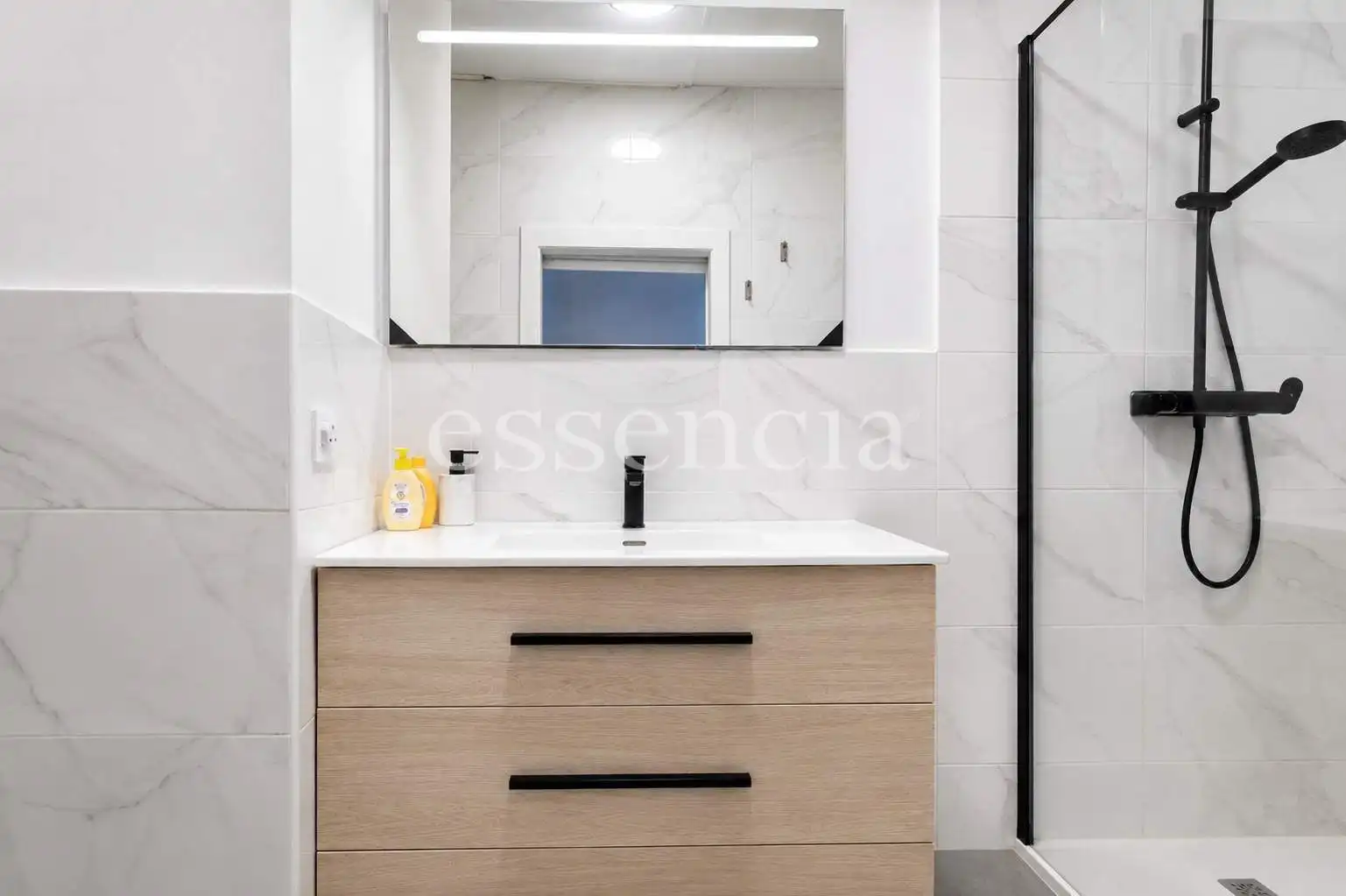 Bathroom of Attic for sale in Gandia  with Air Conditioner, Heating and Terrace