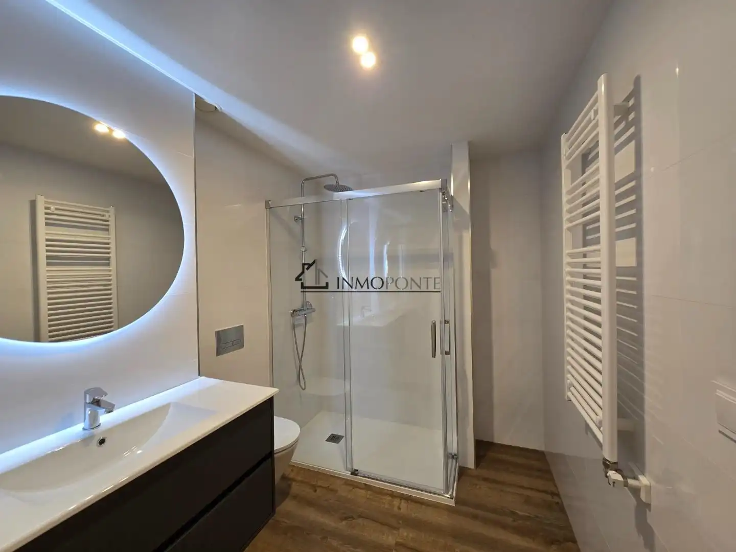 Bathroom of Flat for rent in Pontevedra Capital 