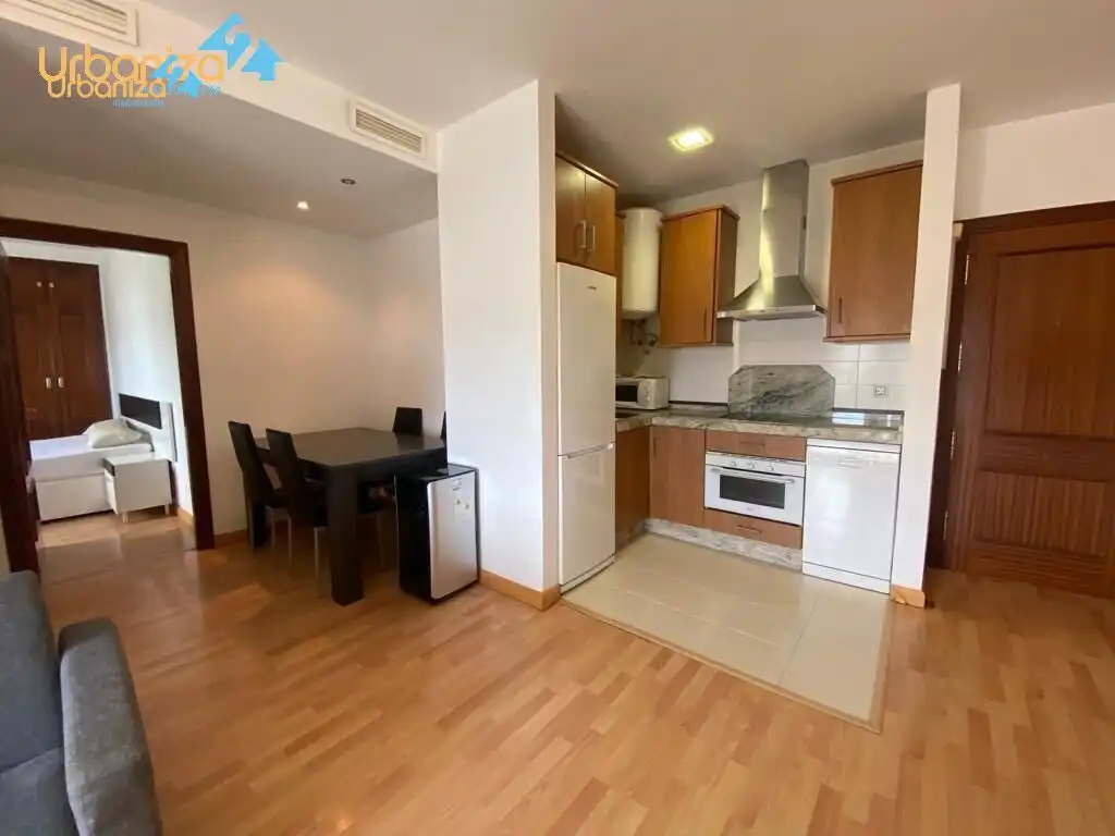 Apartamento con terraza en venta en Carretera de Sevilla - Los Montitos, imagen 2