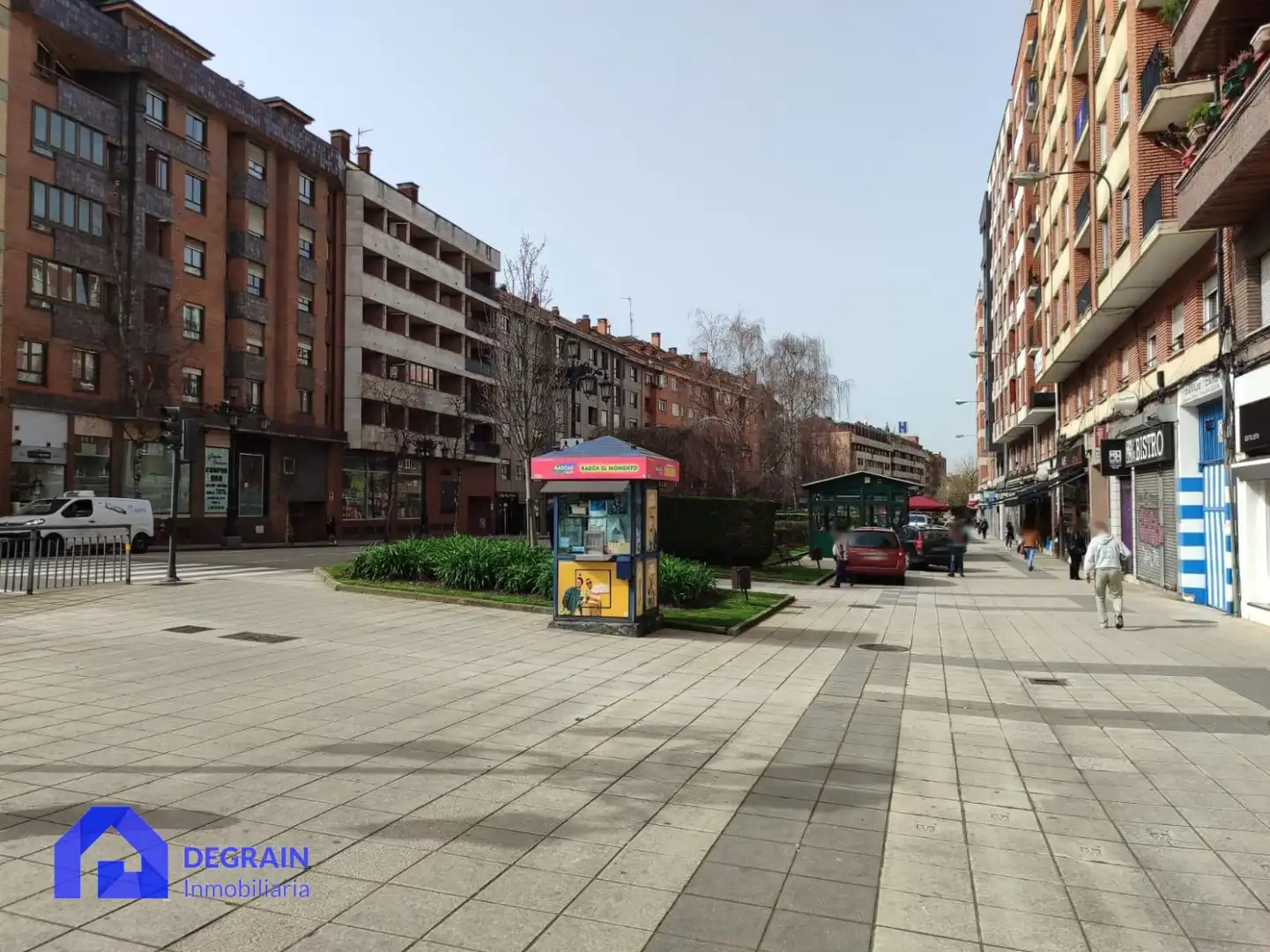 Außenansicht von Wohnung zum Verkauf in Oviedo  mit Abstellraum