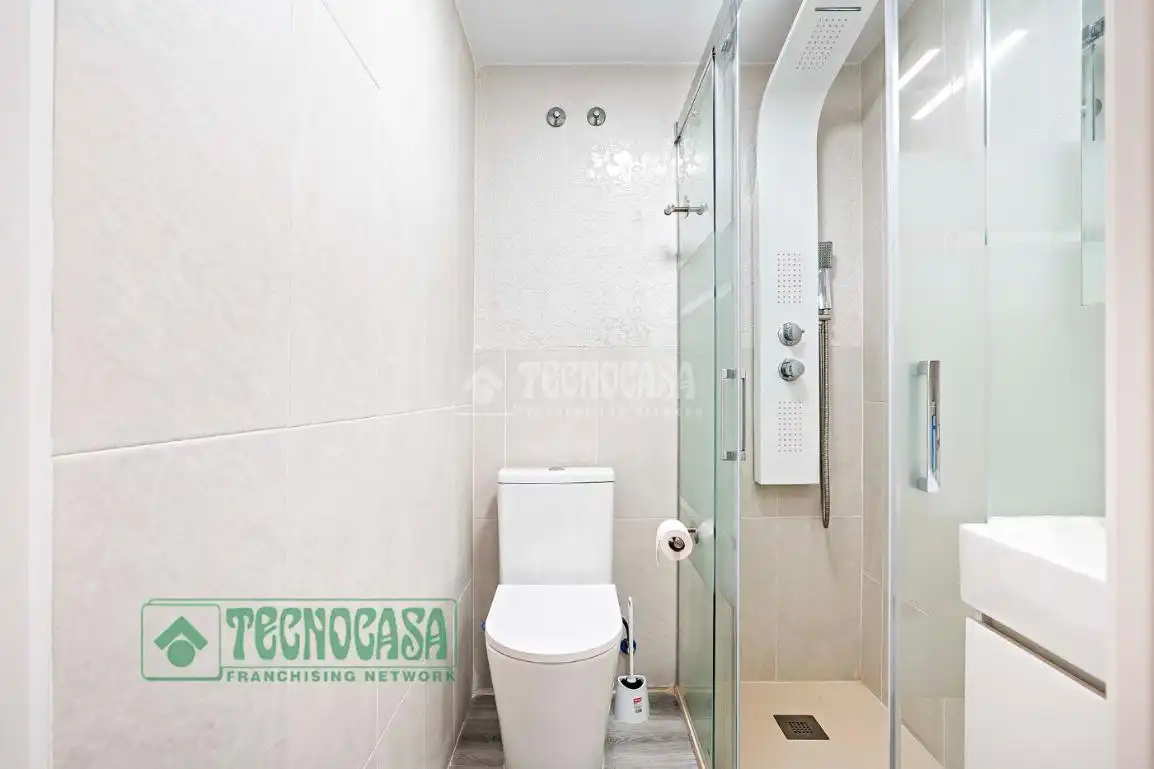 Baño de Piso en venta en Roquetas de Mar con Aire acondicionado