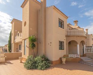 Vista exterior de Casa adosada en venda en Orihuela amb Terrassa i Balcó