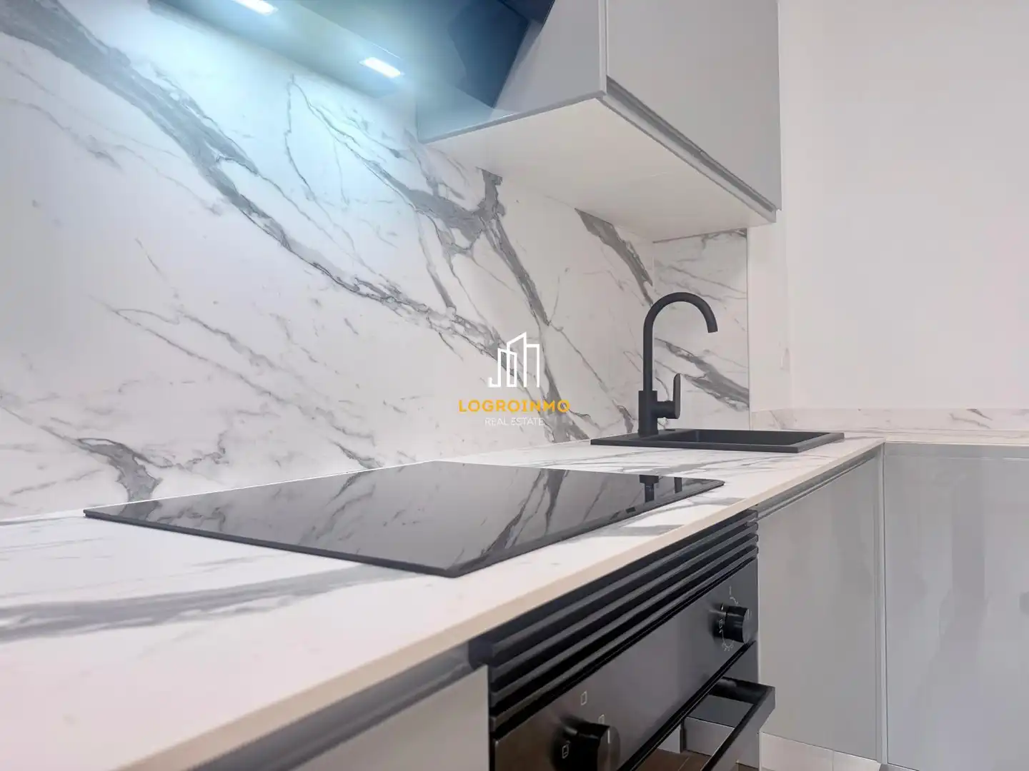 Cocina de Piso en venta en  Logroño con Aire acondicionado, Calefacción y Parquet