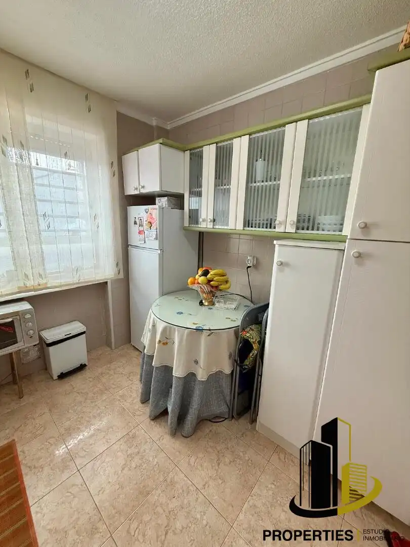 Kitchen of Flat for sale in Ledrada