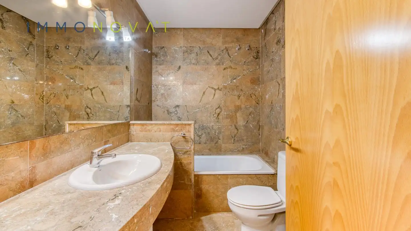 Bathroom of Flat for sale in Eixample Sud – Migdia
