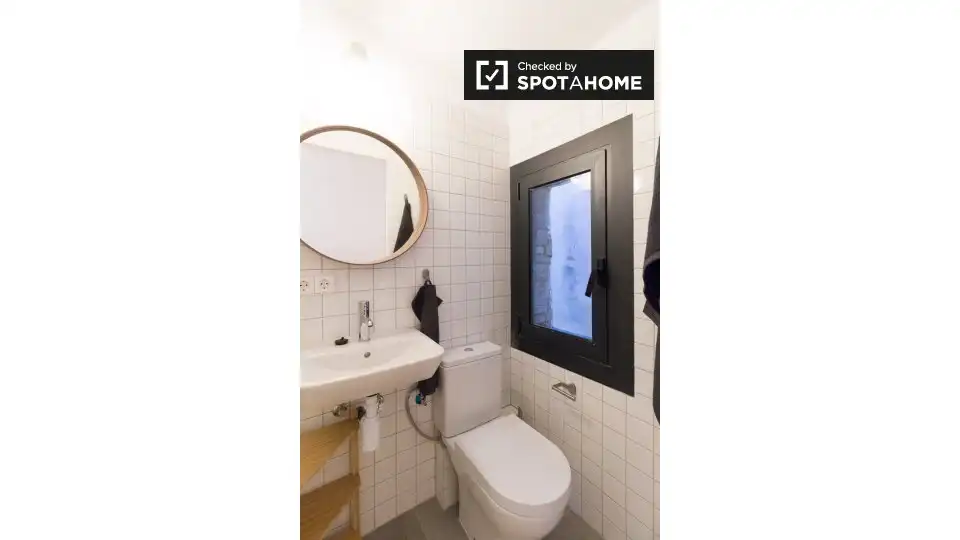 Bathroom of Flat for rent in Barcelona  with Air Conditioner, Heating and Furnished