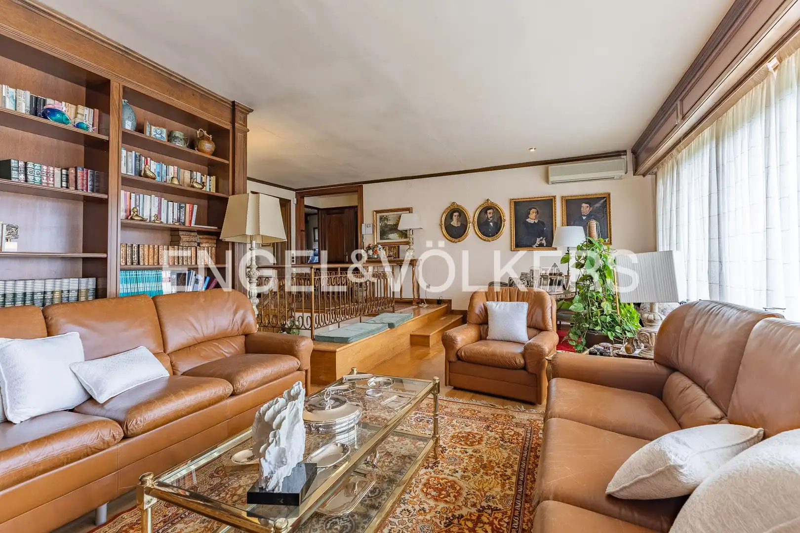 Sala d'estar de Casa o xalet en venda en Cerdanyola del Vallès amb Calefacció, Jardí privat i Parquet