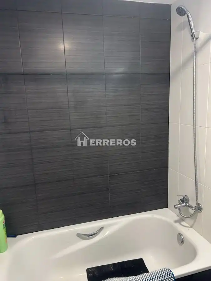 Piso en venta en Albelda de Iregua con Calefacción, Parquet y Terraza