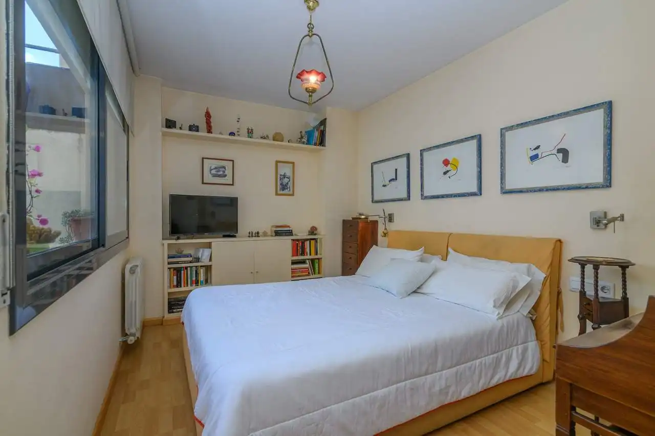 Schlafzimmer von Maisonette zum Verkauf in Barcelona mit Klimaanlage, Heizung und Parkett