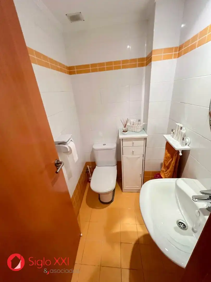 Badezimmer von Einfamilien-Reihenhaus zum Verkauf in Almazora / Almassora mit Klimaanlage, Heizung und Terrasse