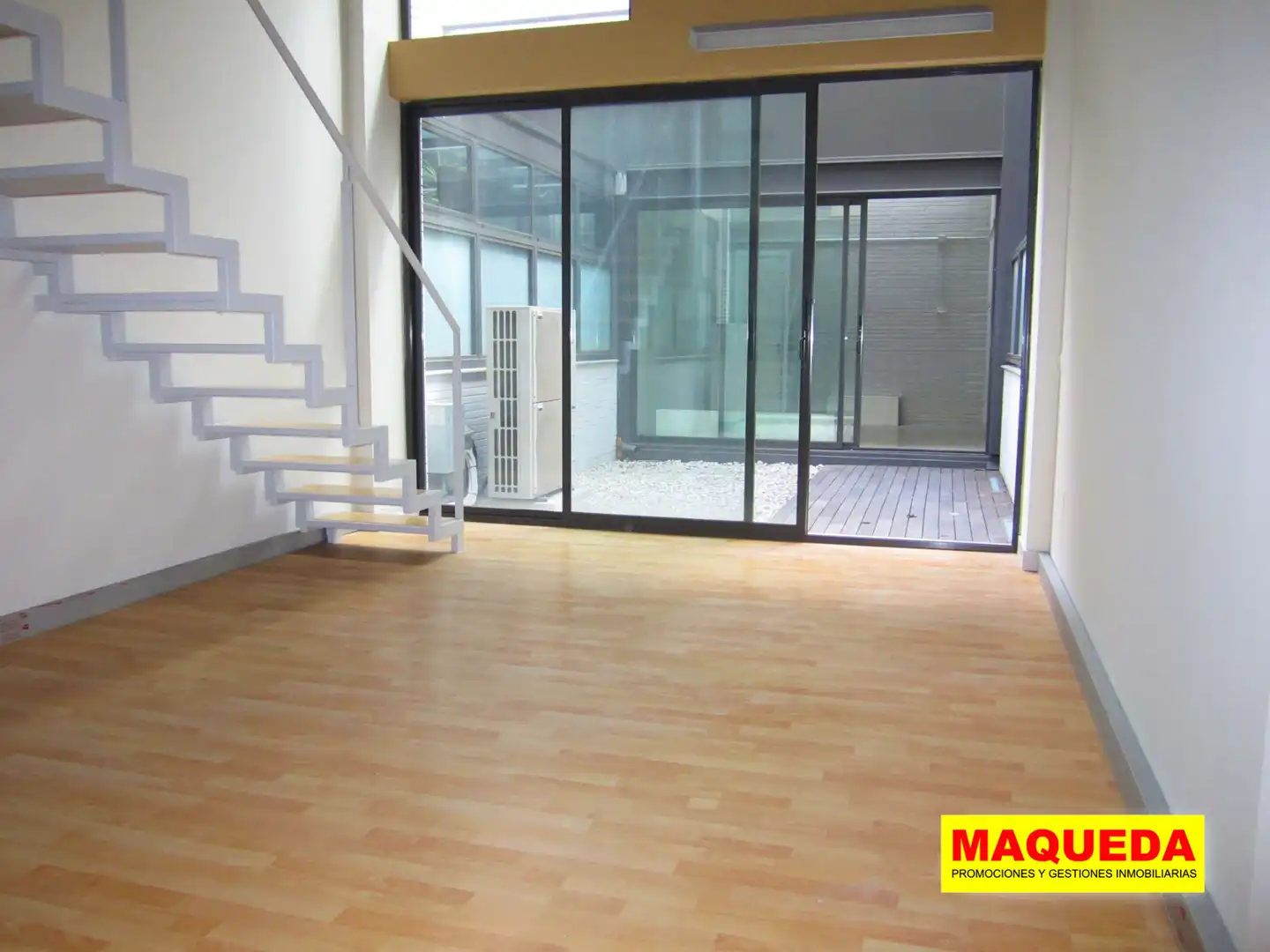 Loft zum Verkauf in Alcorcón mit Klimaanlage, Heizung und Privatgarten