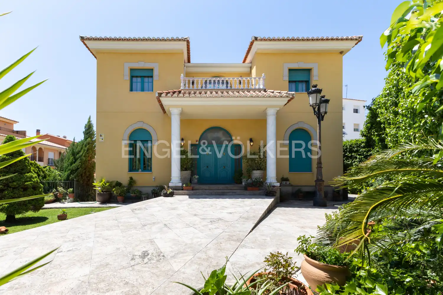 Vista exterior de Finca rústica en venda en Viver amb Aire condicionat, Calefacció i Jardí privat