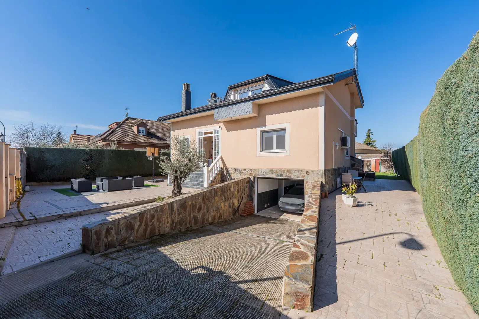Exterior view of Houses for sale in Fuente El Saz de Jarama  with Air Conditioner, Heating and Private garden
