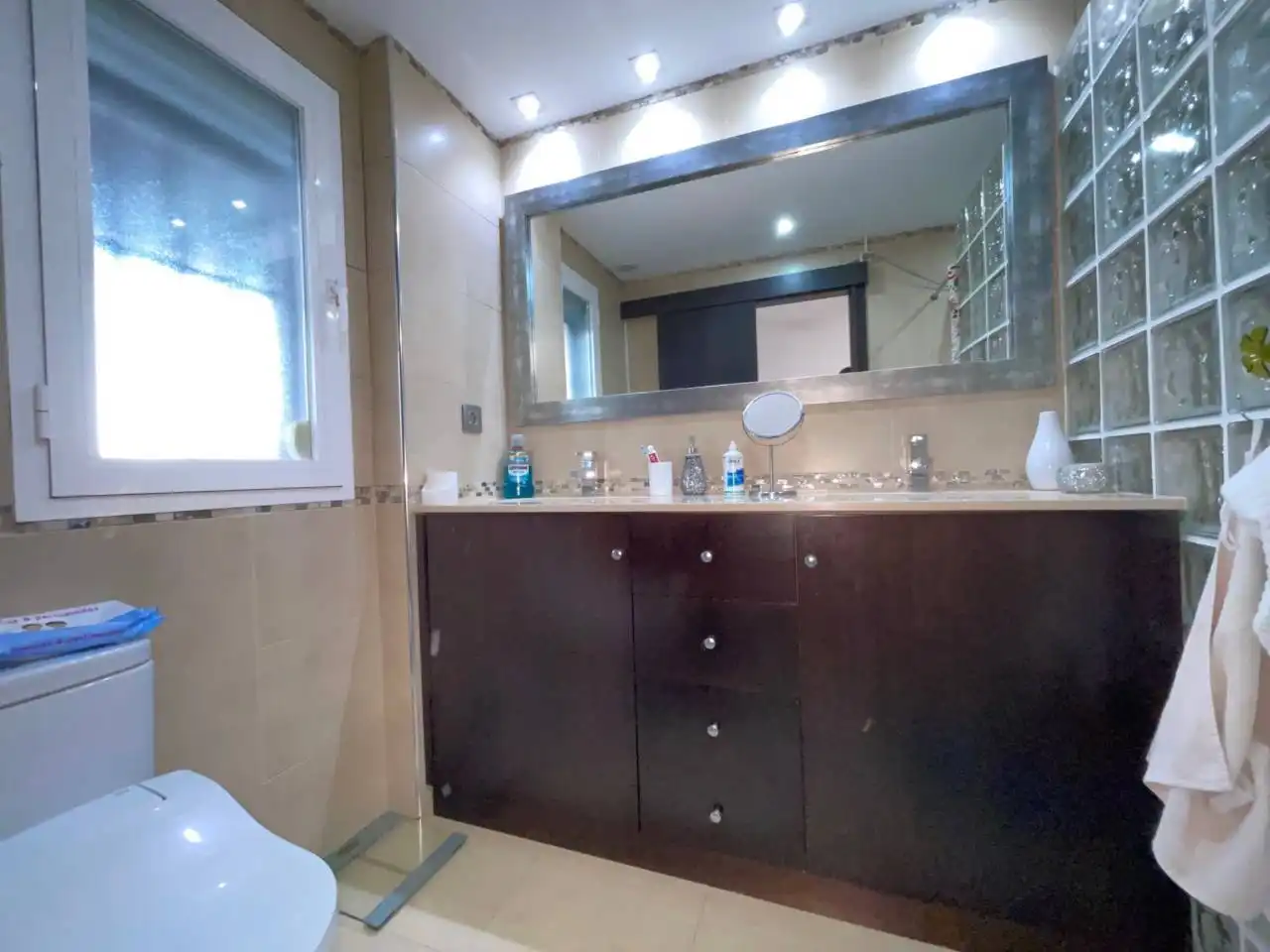 Baño de Piso de alquiler en Estepona con Aire acondicionado, Calefacción y Terraza