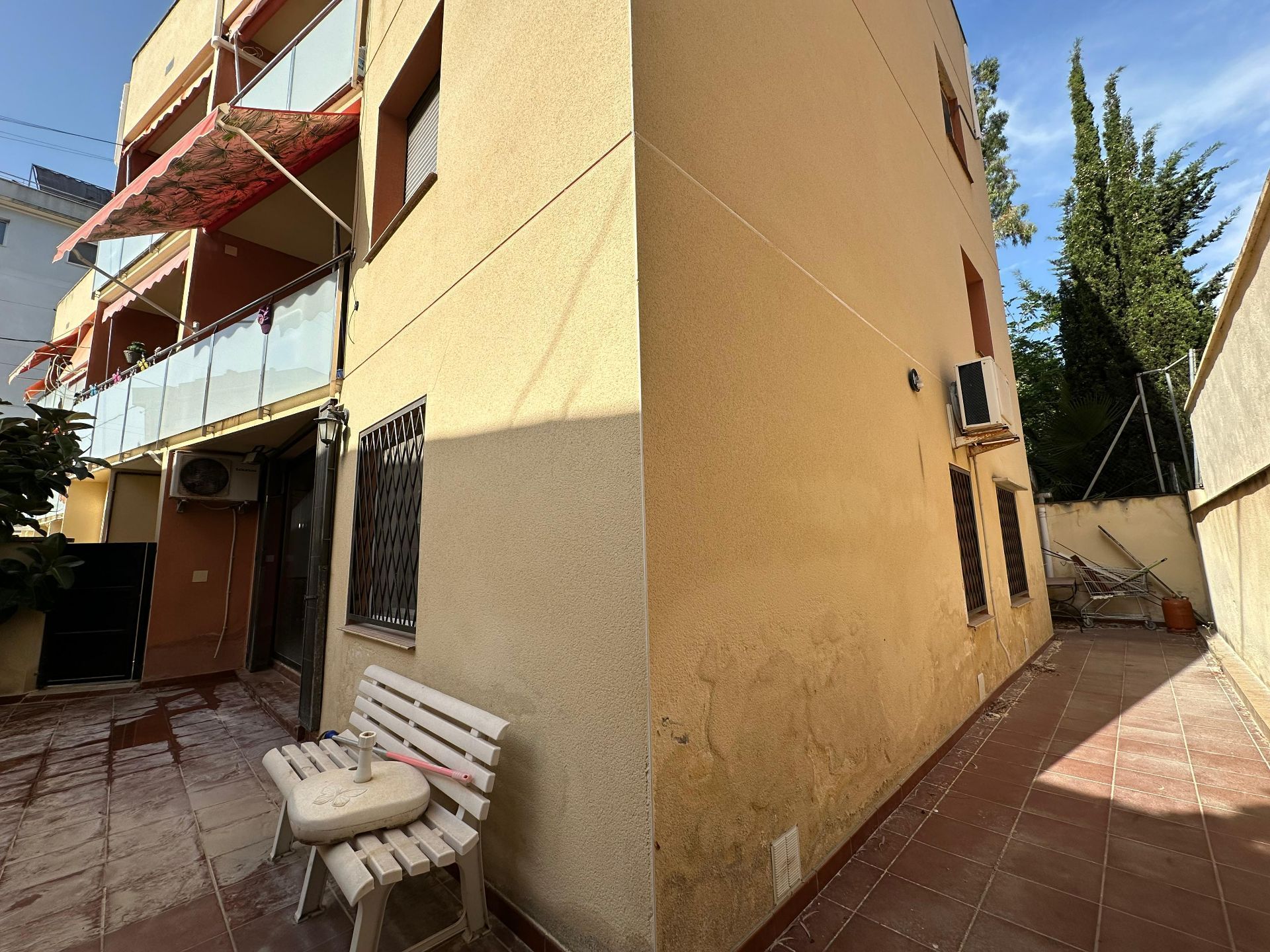 Vista exterior de Pis en venda en Calafell amb Jardí privat i Terrassa