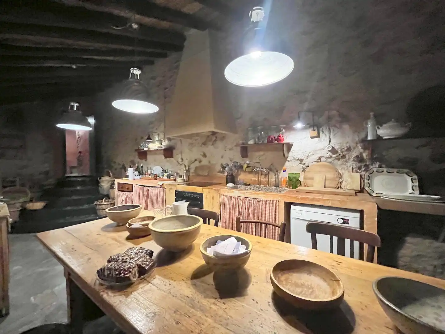 Cuina de Finca rústica en venda en Bea amb Calefacció, Terrassa i Moblat