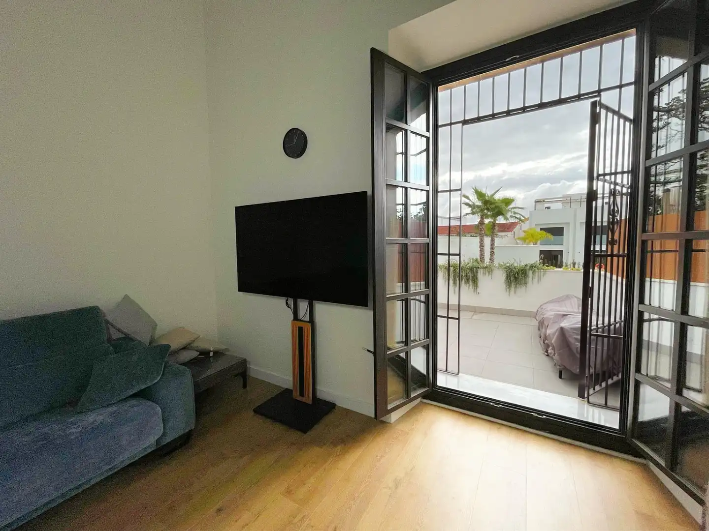 Sala d'estar de Casa o xalet en venda en El Puerto de Santa María amb Terrassa, Moblat i Piscina comunitària