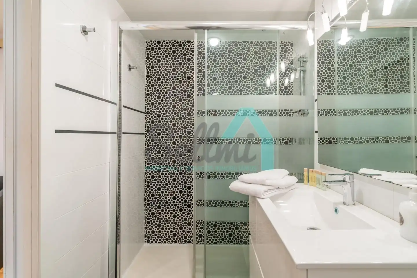 Baño de Piso de alquiler en Oviedo  con Calefacción y Amueblado