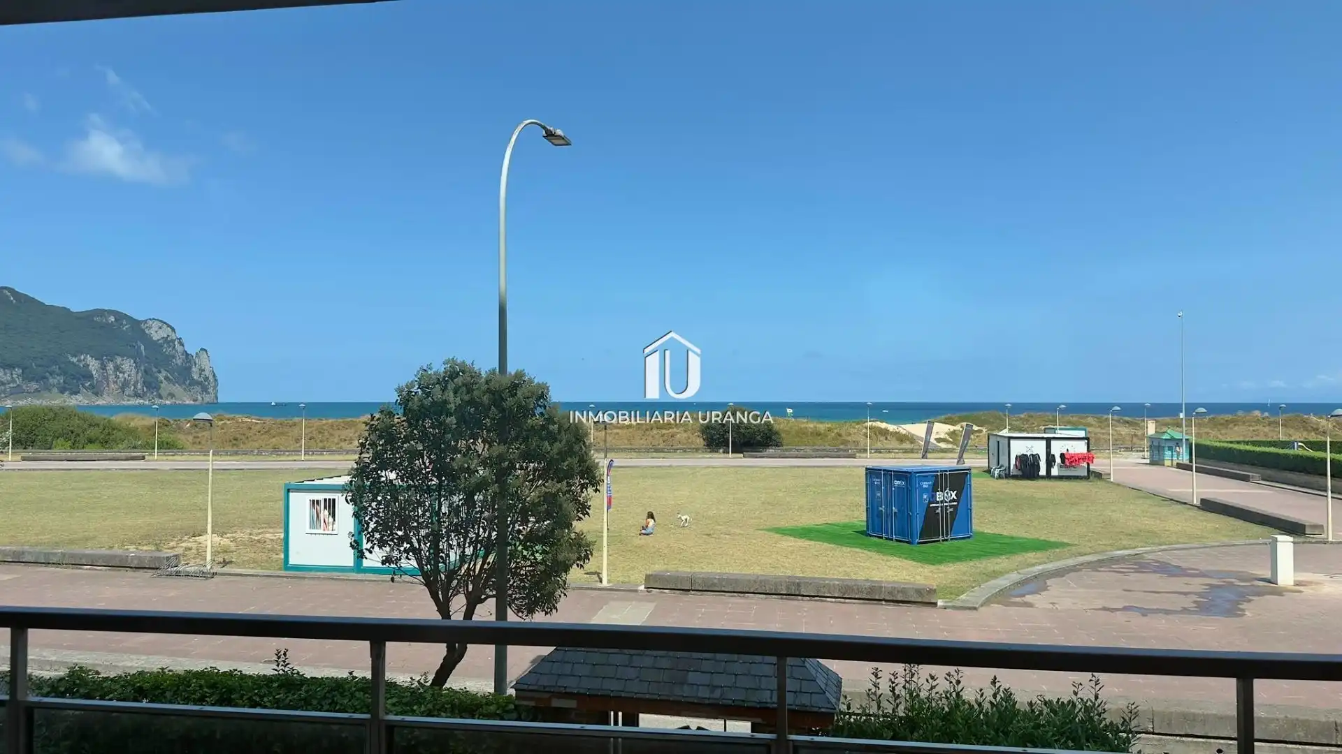 Vista exterior de Piso en venta en Laredo con Calefacción, Terraza y Piscina comunitaria