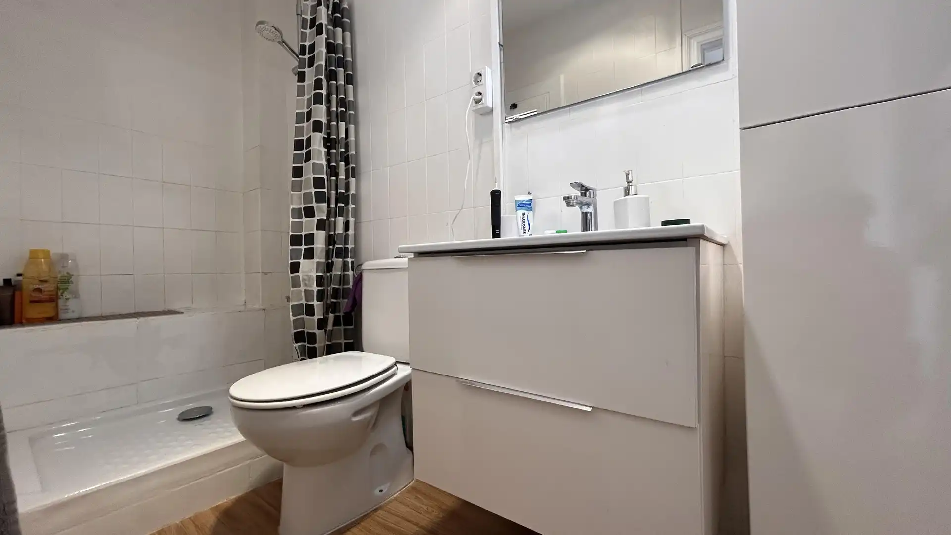 Bany de Pis en venda en Molins de Rei amb Aire condicionat, Calefacció i Terrassa