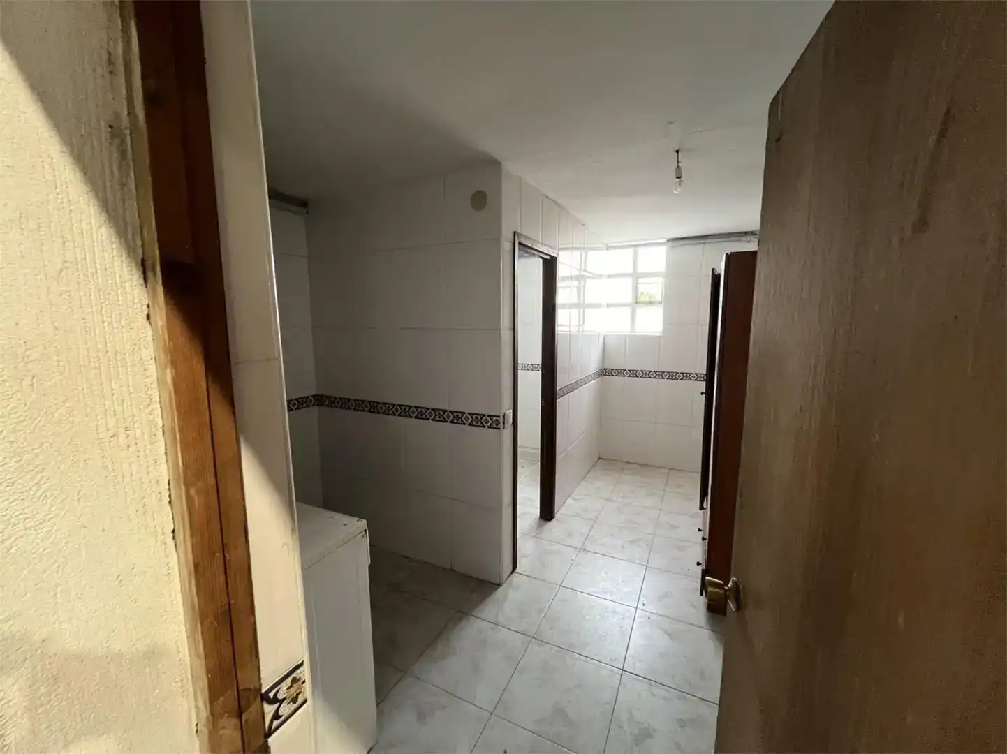 Bathroom of Industrial buildings for rent in Villaturiel