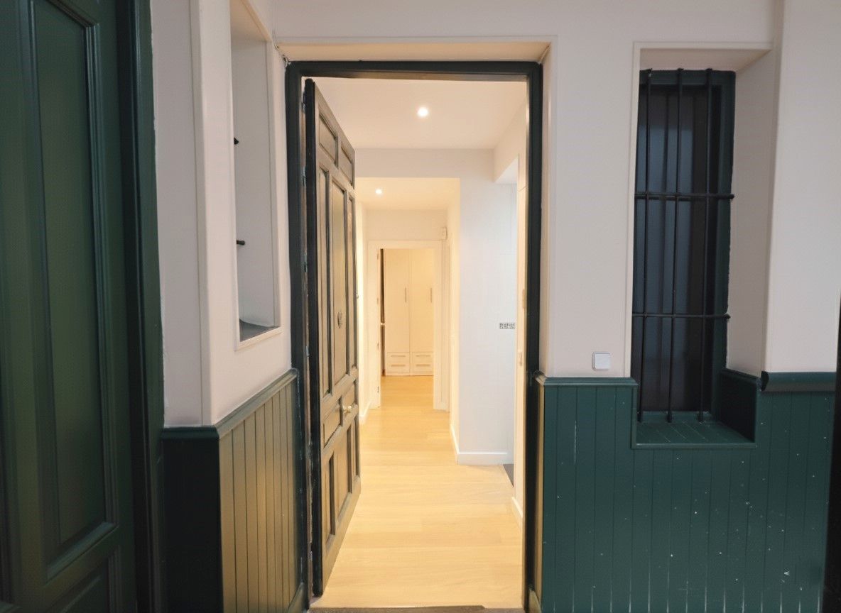 Flat for sale in  Madrid Capital  with Air Conditioner, Parquet flooring and Furnished