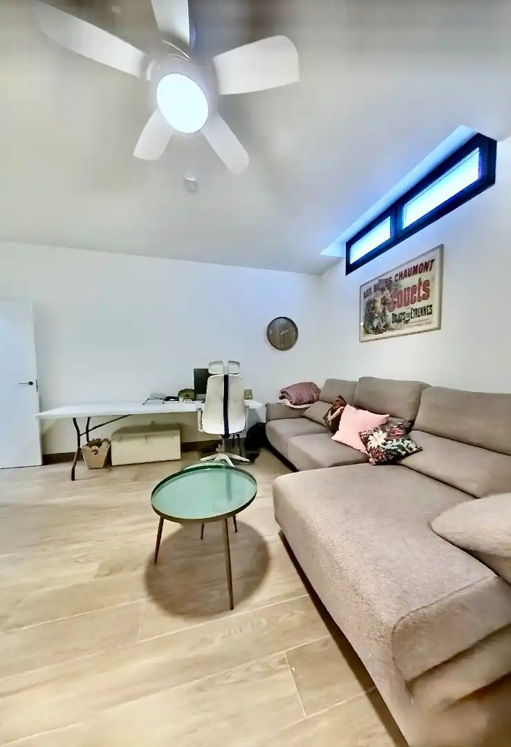 Sala d'estar de Casa o xalet en venda en Sant Joan d'Alacant amb Aire condicionat, Jardí privat i Terrassa
