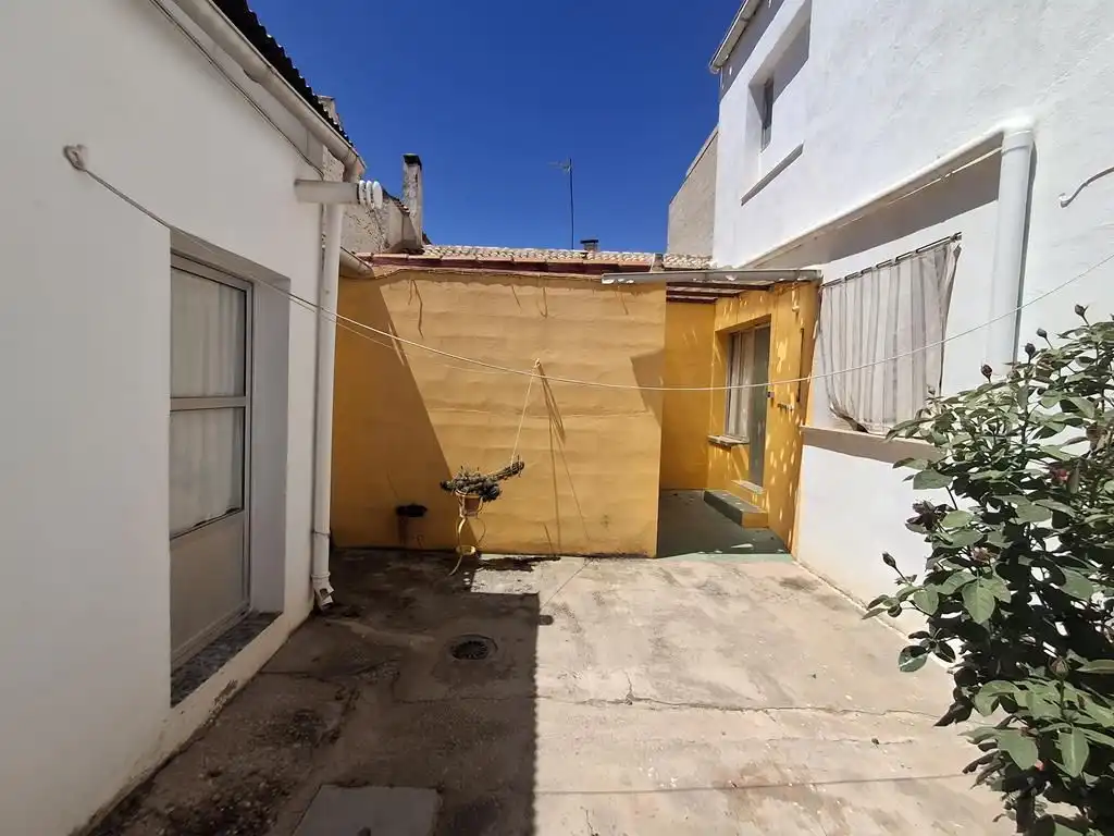 Vista exterior de Casa o xalet en venda en La Roda amb Traster