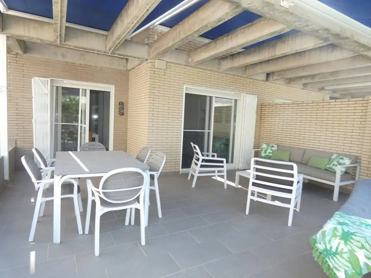 Terrasse von Einfamilien-Reihenhaus zum Verkauf in Benicarló mit Klimaanlage, Heizung und Privatgarten